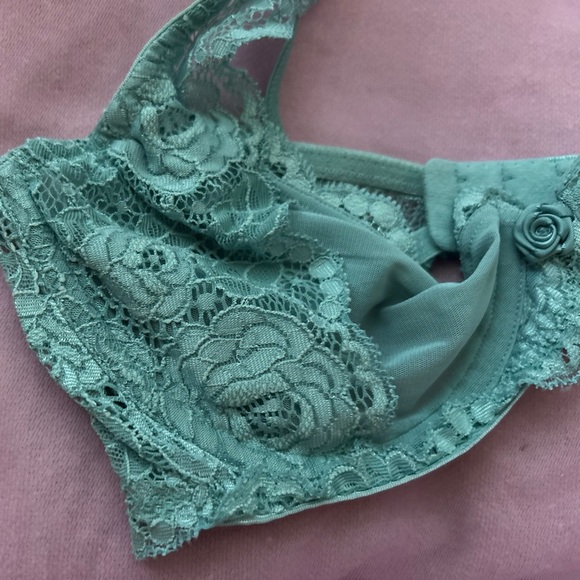 Victoria’s Secret 34c Lace floral Bra - Picture 3 of 6